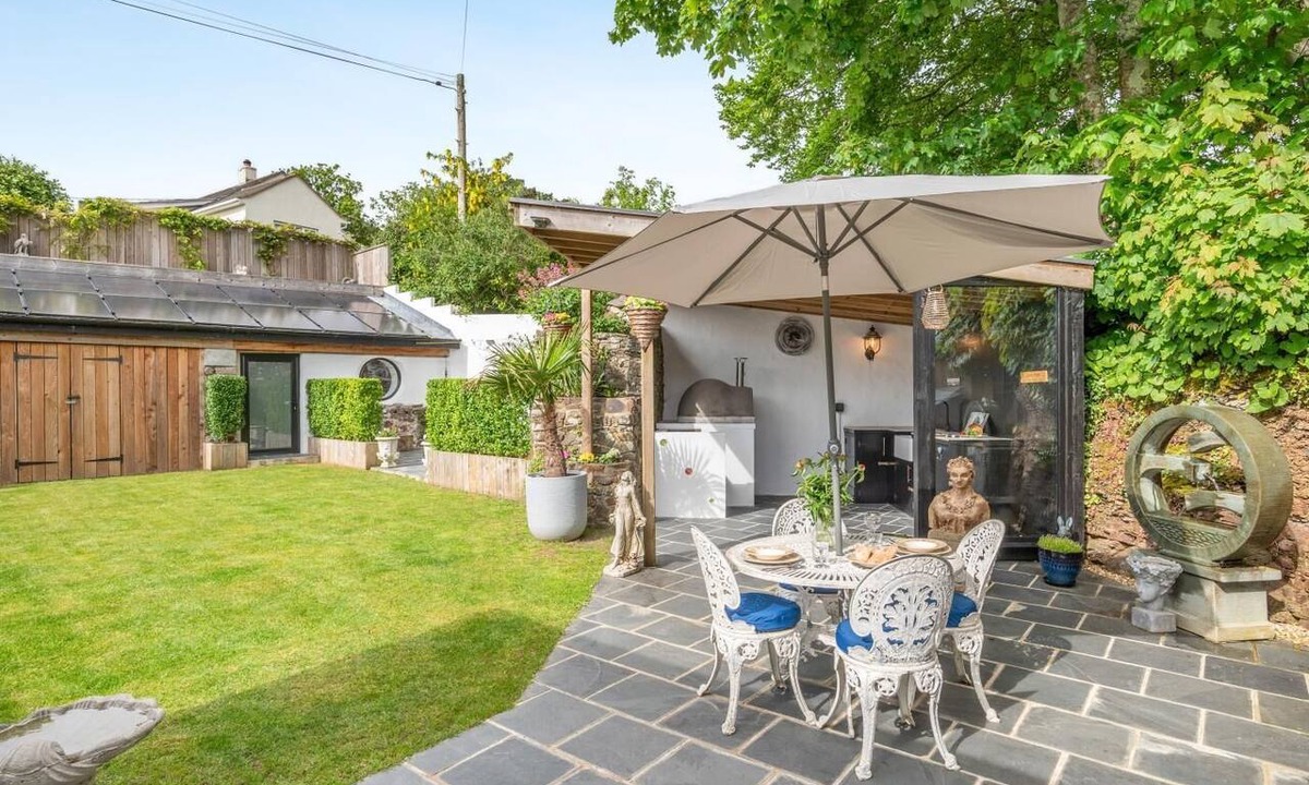 Stratton House | 1 Bed in Stratton (oc-f35146)