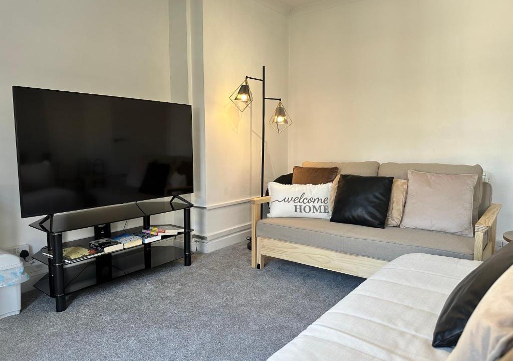 Llandysul Apartment | 1-Bed Pet-Friendly Llandysul Apartment for Groups & Families