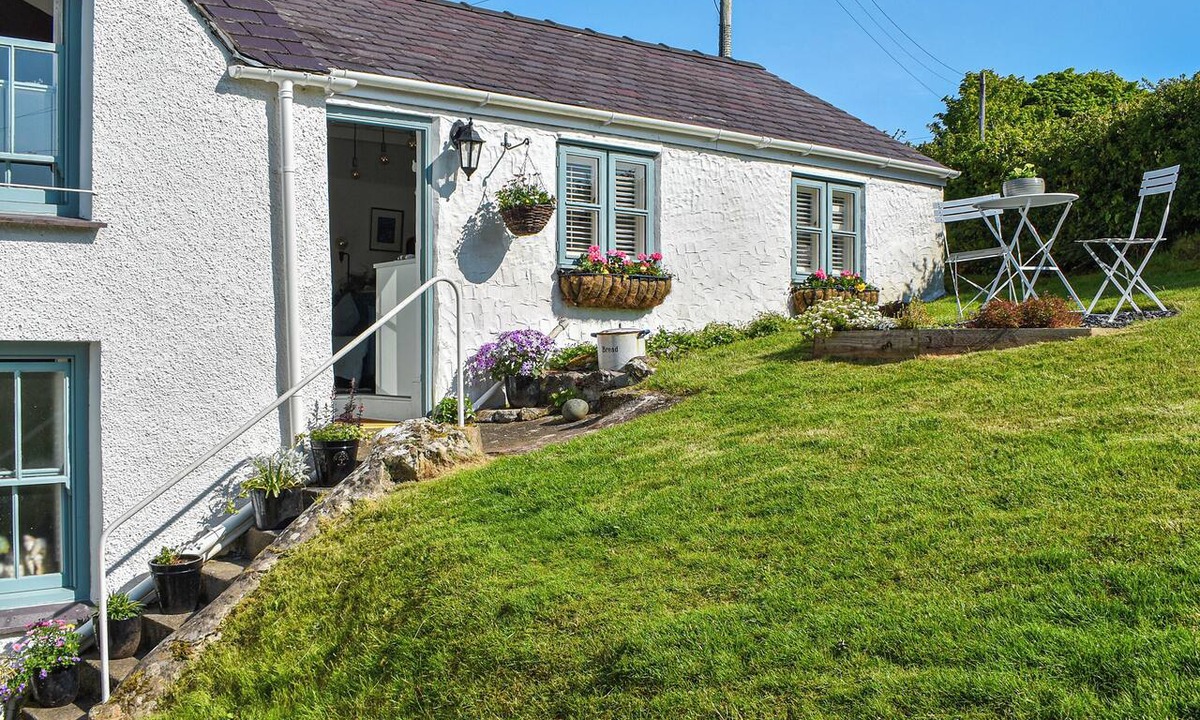Tyn-y-Gongl Cottage | 1 bedroom accommodation in Benllech