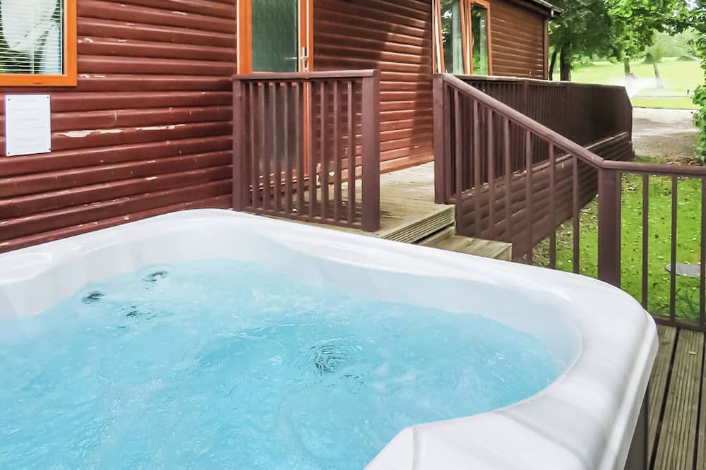 Molleston Ski Chalet | 1 bedroom accommodation in Narberth, Nr Tenby
