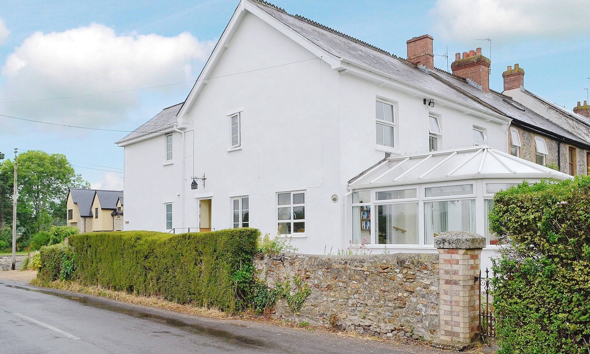Chard Cottage | 1 bedroom accommodation in Tatworth, near Chard