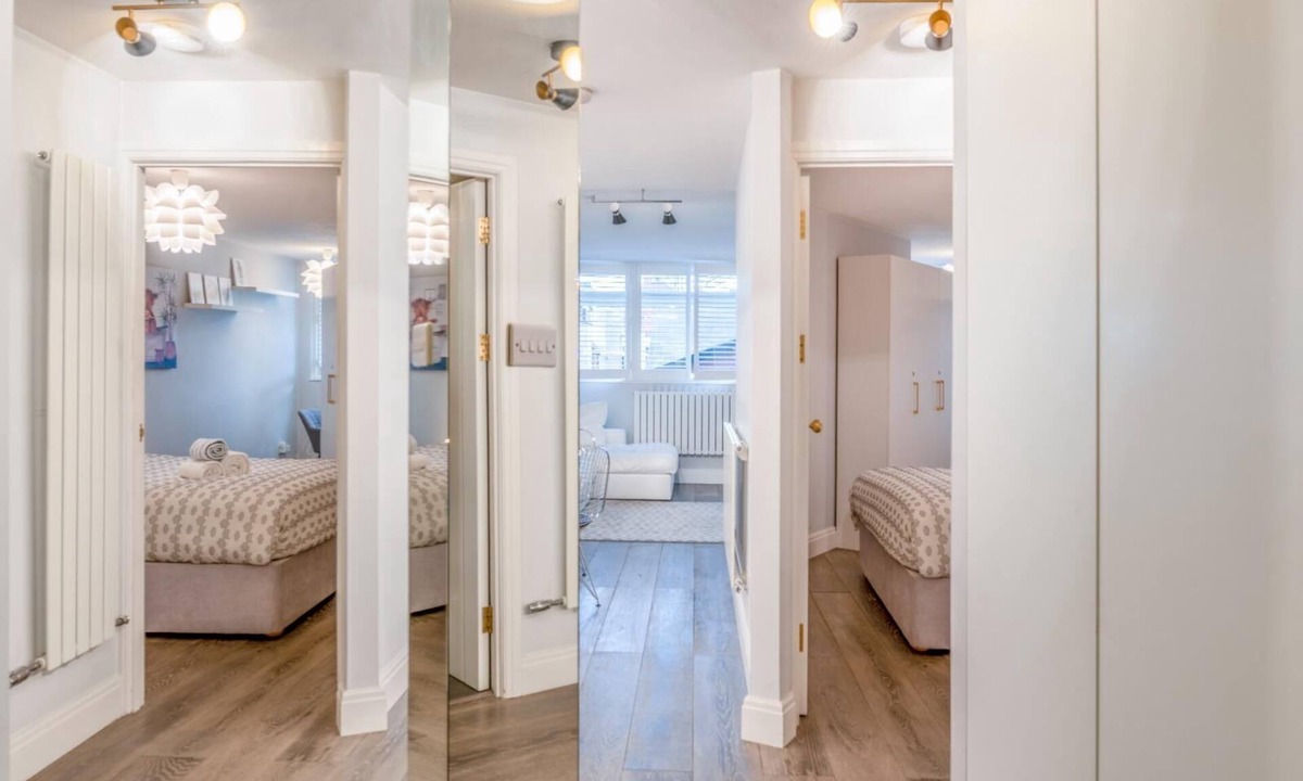North Finchley Apartment | 1 Min Away From Woodside Park Tube Station