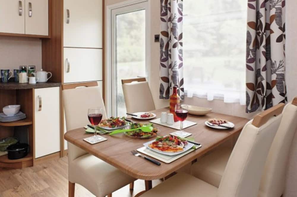 Wigton House | 12ft-wide caravan with one double and one twin.