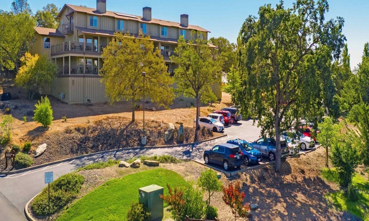 Angels Camp Condo | 1br Unit Vineyards, Forest, & Golfer's Paradise