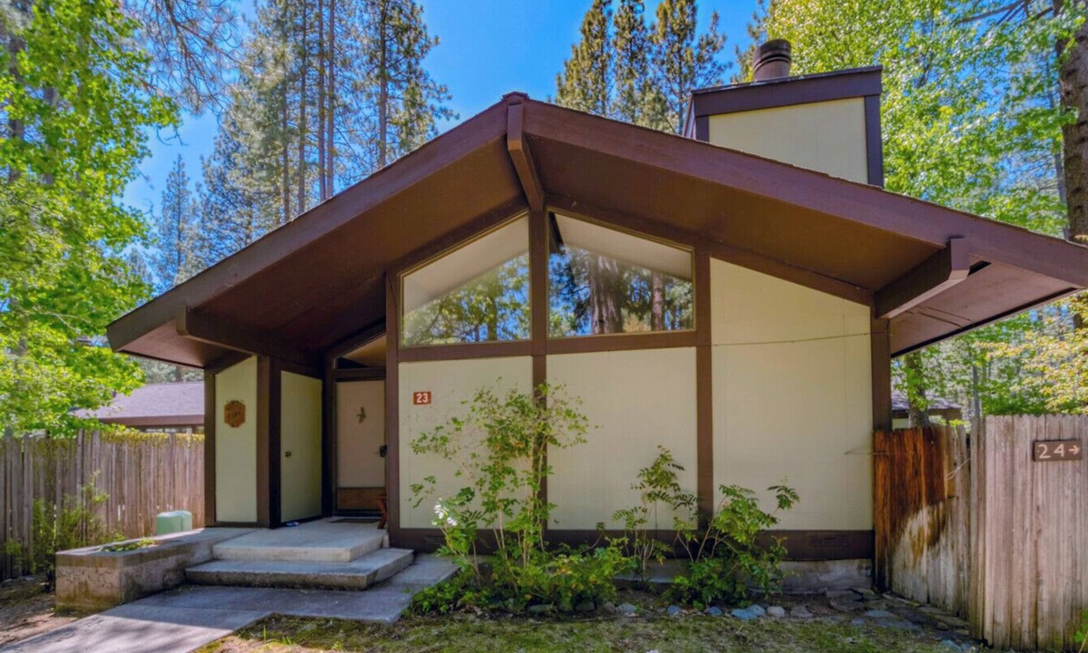 Graeagle Apartment | 2 bed/2 bath single story condo in the heart of Graeagle Meadows