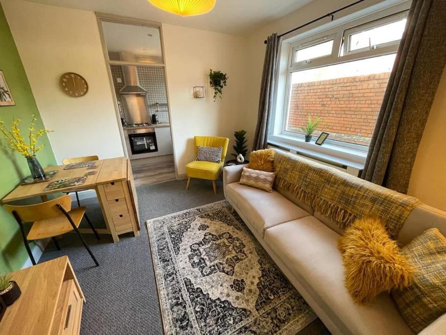 Grangetown Apartment | 2 bed Central Cardiff Apartment - sleeps five!