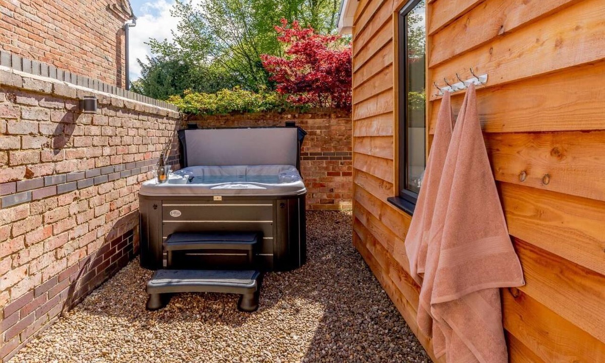 Ashbourne Ski Chalet | 2 Bed in Ashbourne (oc-81345)