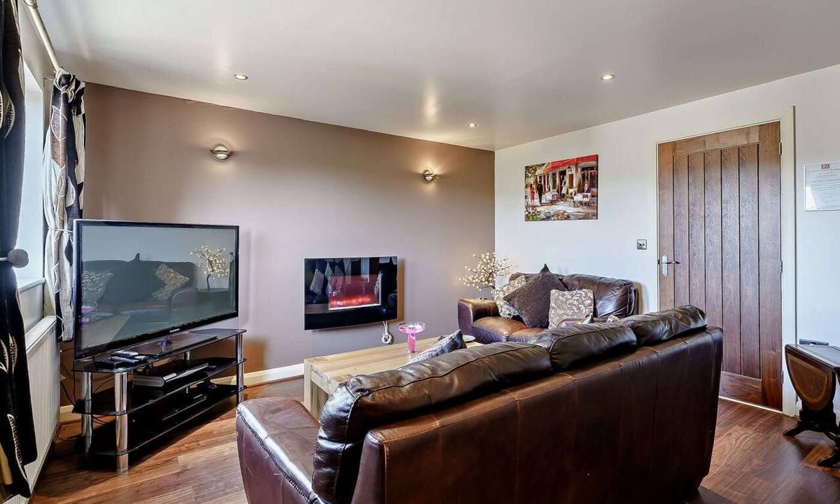 Blackburn Cottage | 2 Bed in Blackburn (oc-finch)