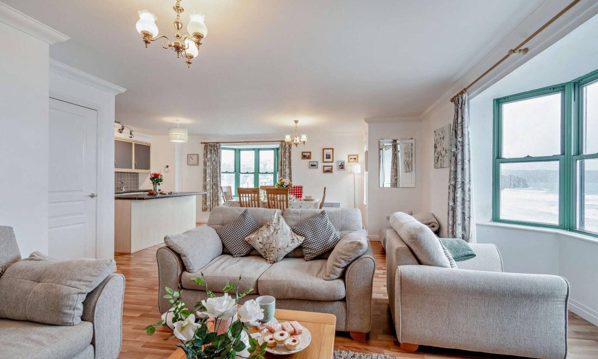 Little Haven Apartment | 2 Bed in Broad Haven (oc-s28021)