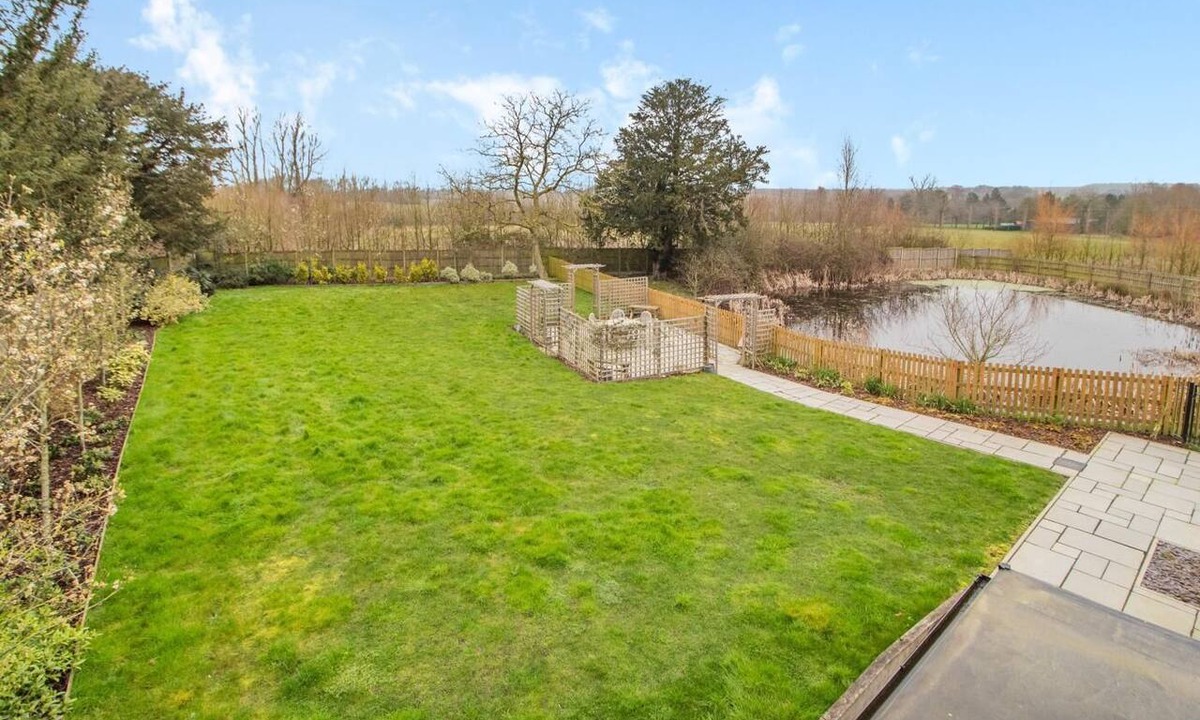 Halesworth Cottage | 2 Bed in Heveningham (oc-w29035)