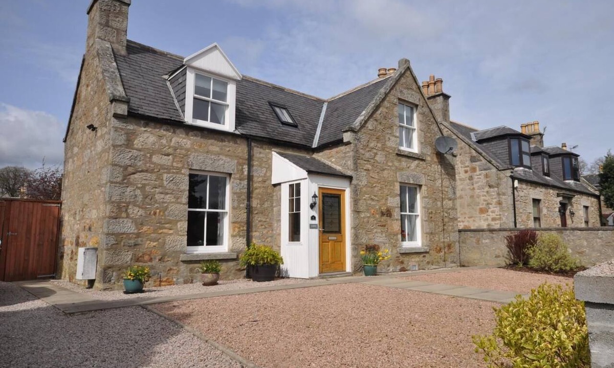 Huntly Cottage | 2 Bed in Huntly (oc-ab171)