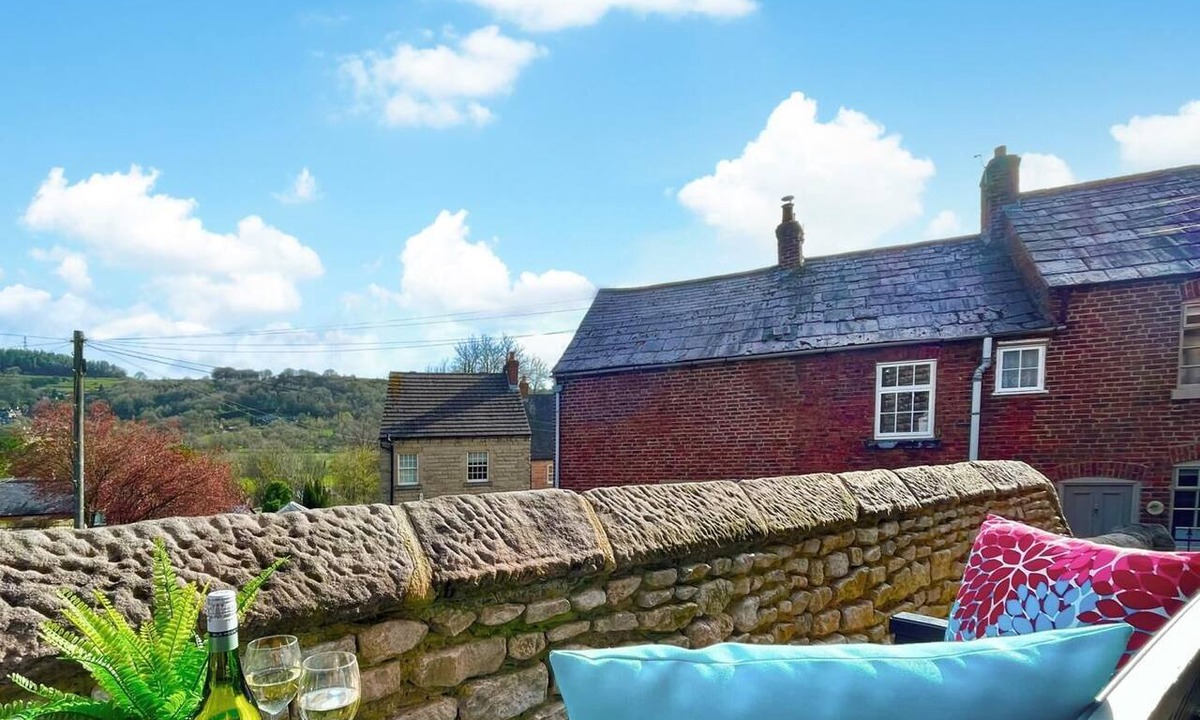 Wirksworth Cottage | 2 Bed in Matlock (oc-86418)
