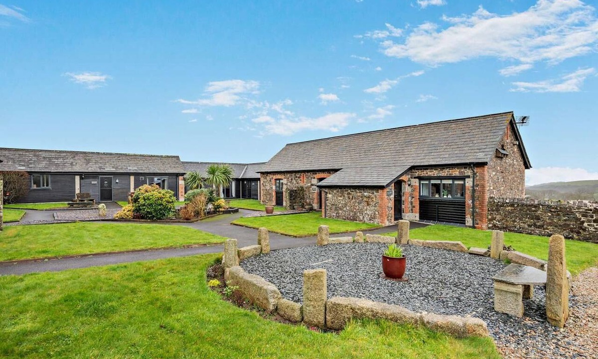 Wainhouse Corner Cottage | 2 Bed in St. Gennys (oc-p34632)