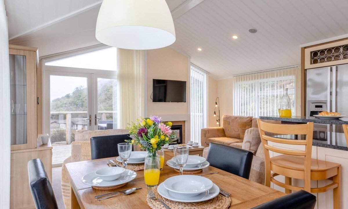 Tan-y-groes Ski Chalet | 2 Bed in Tresaith (oc-c33408)