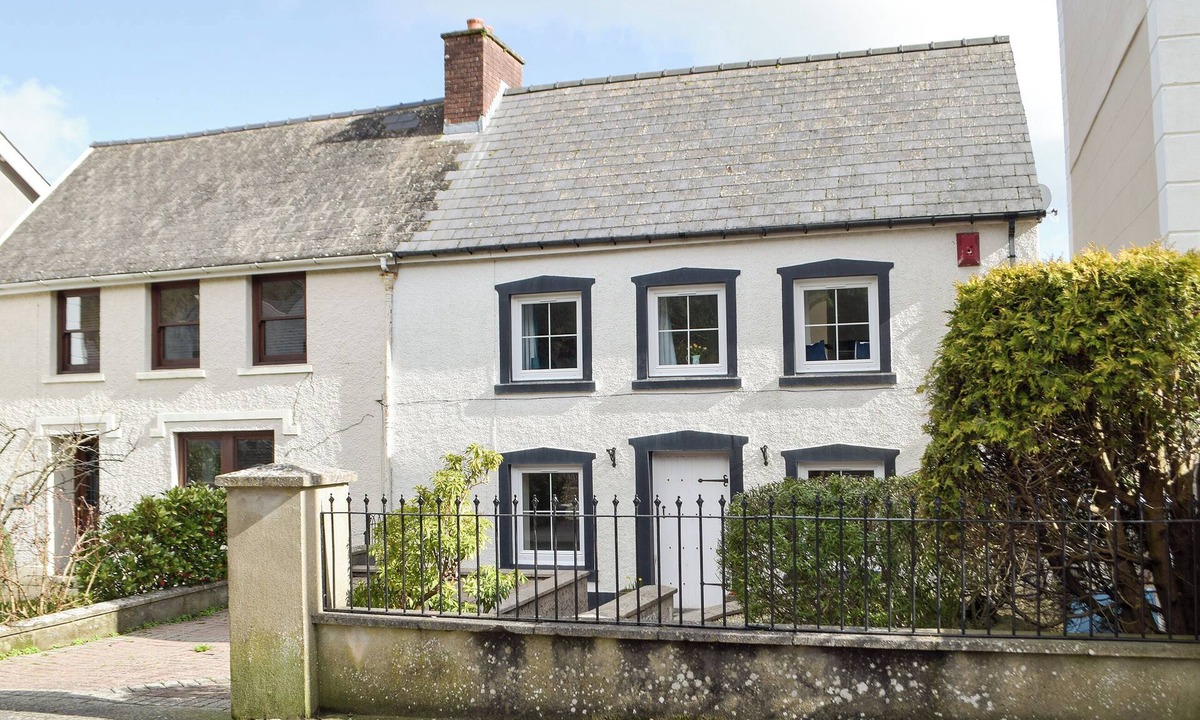 Llansteffan Cottage | 2 bedroom accommodation in Llansteffan, near Carmarthen