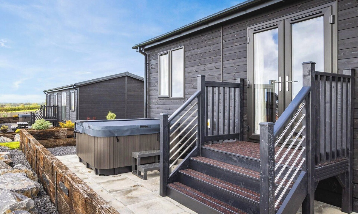Kilgetty Ski Chalet | 2 bedroom accommodation in Kilgetty