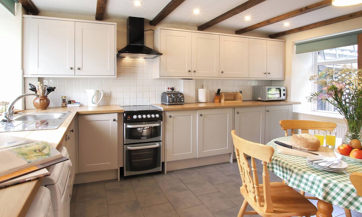 Margam Cottage | 2 bedroom accommodation in Plas Cilybebyll, near Pontardawe