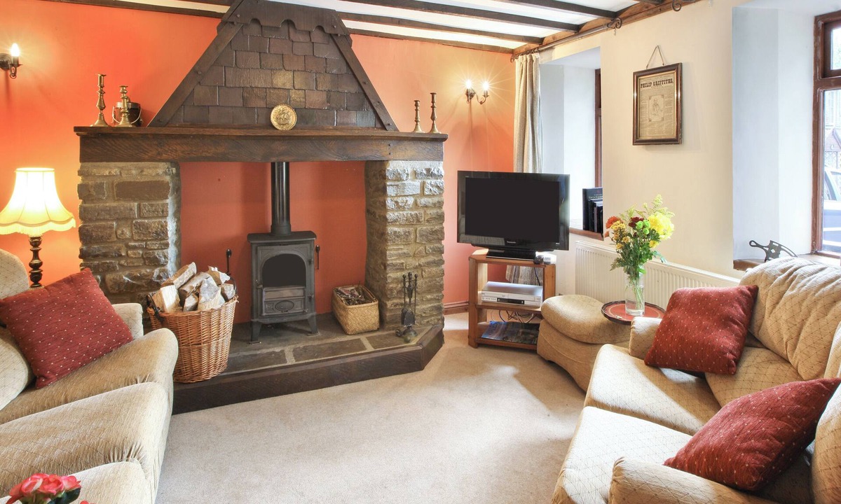 Margam Cottage | 2 bedroom accommodation in Plas Cilybebyll, near Pontardawe