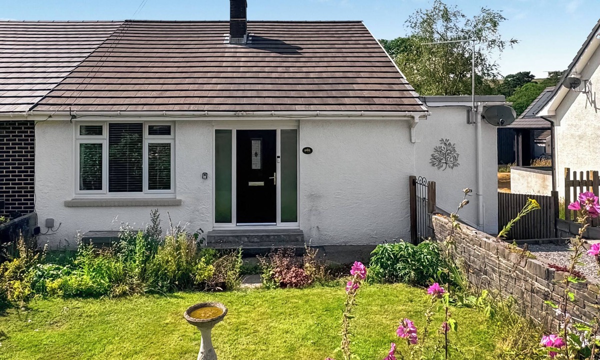 Seven Sisters Cottage | 2 bedroom accommodation in Seven Sisters Neath, near Swansea