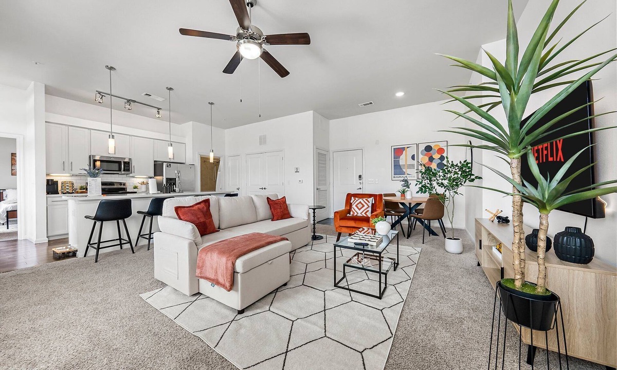 Montopolis Apartment | 2-bedroom Modern apartment Near Downtown & Airport. Access to Pool + Gym