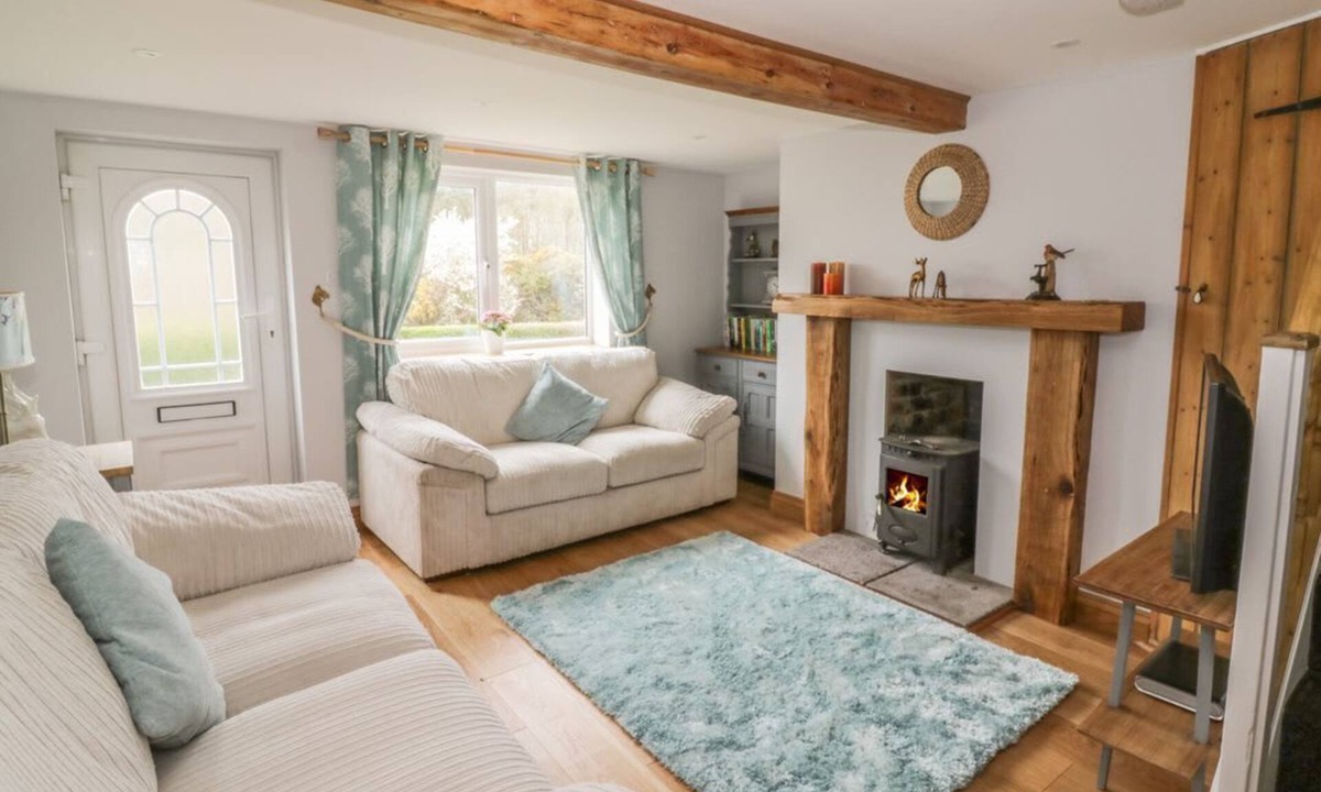 Martlesham Heath Cottage | 2 Hillside Cottages - Cozy Retreat