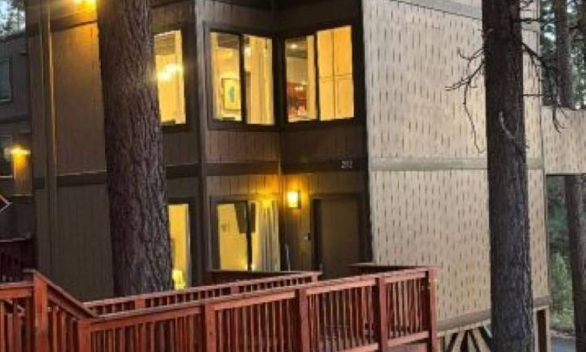 Zephyr Cove House | 2 miles to everything Tahoe and Air Conditioning!