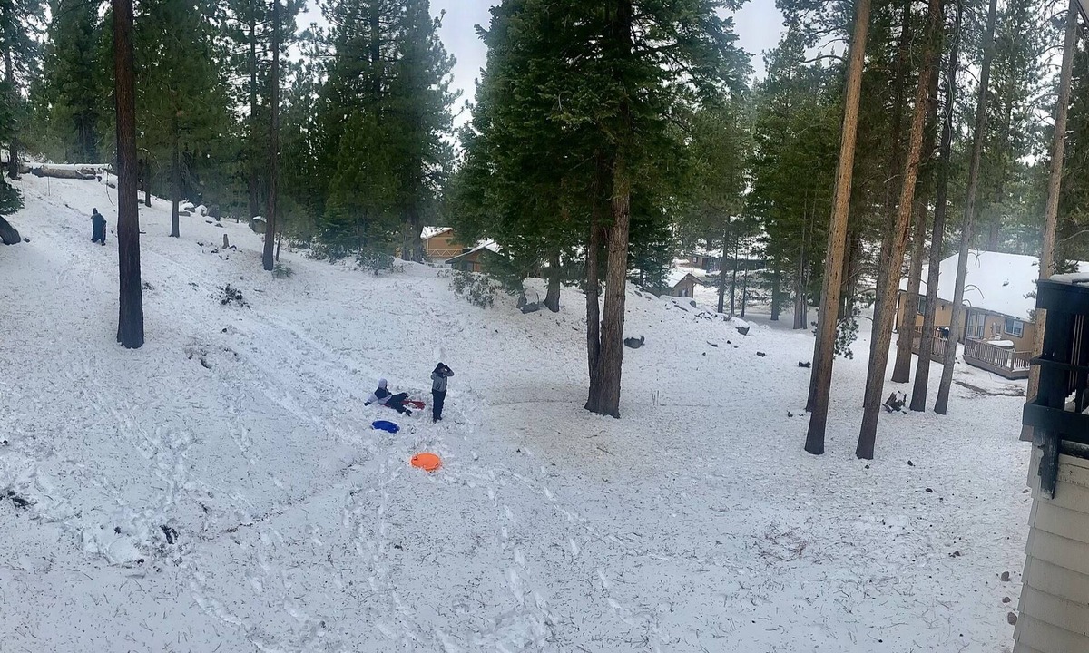 Tahoe Village House | 2 Min. From HEAVENLY NV SKI LIFTS! Pvt Sledding Hill! 2 En-Suite BRs! Fireplace!