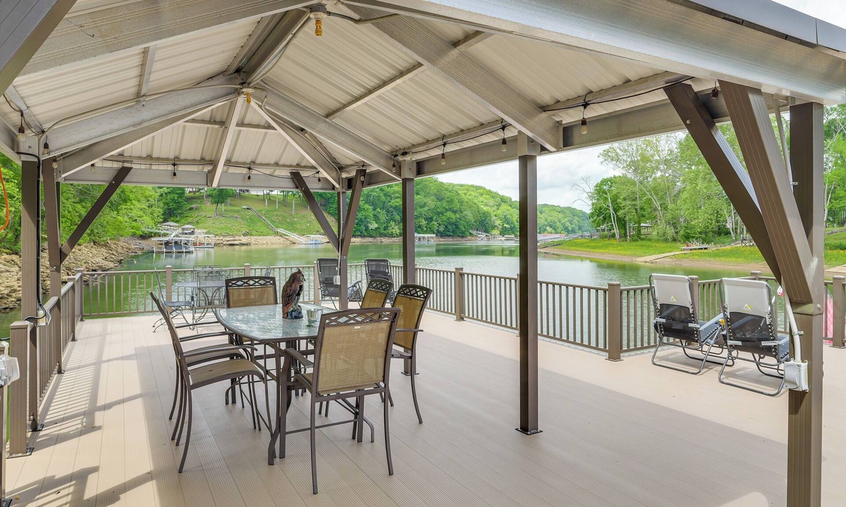 Van Buren County House | 2-Story Dock & Deck at Huge Family Home in Doyle!