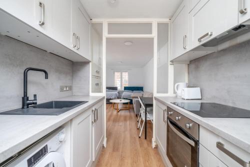 Stockwell Apartment | 2 Studios Brixton 4 Double Beds 2 Bathrooms Garden