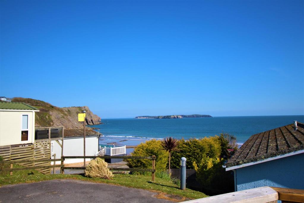 Lydstep House | 295 Caldey View
