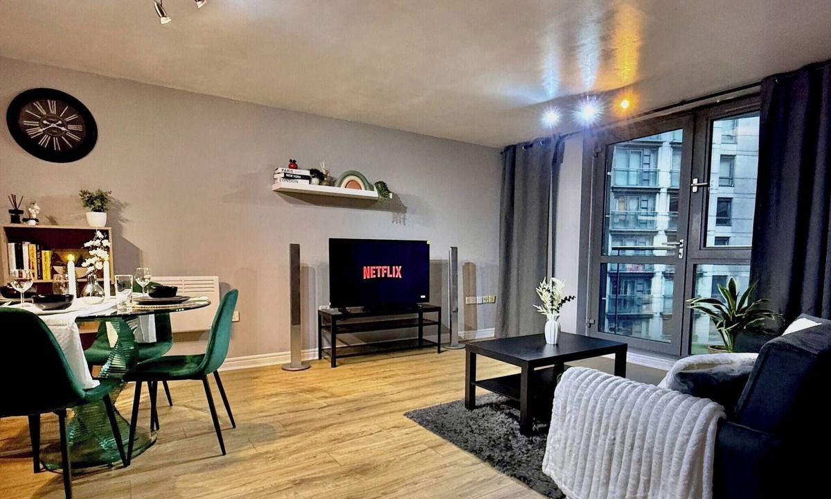 Convention Quarter Apartment | 2Bed Flat 5 Mins from New Street Free Parking