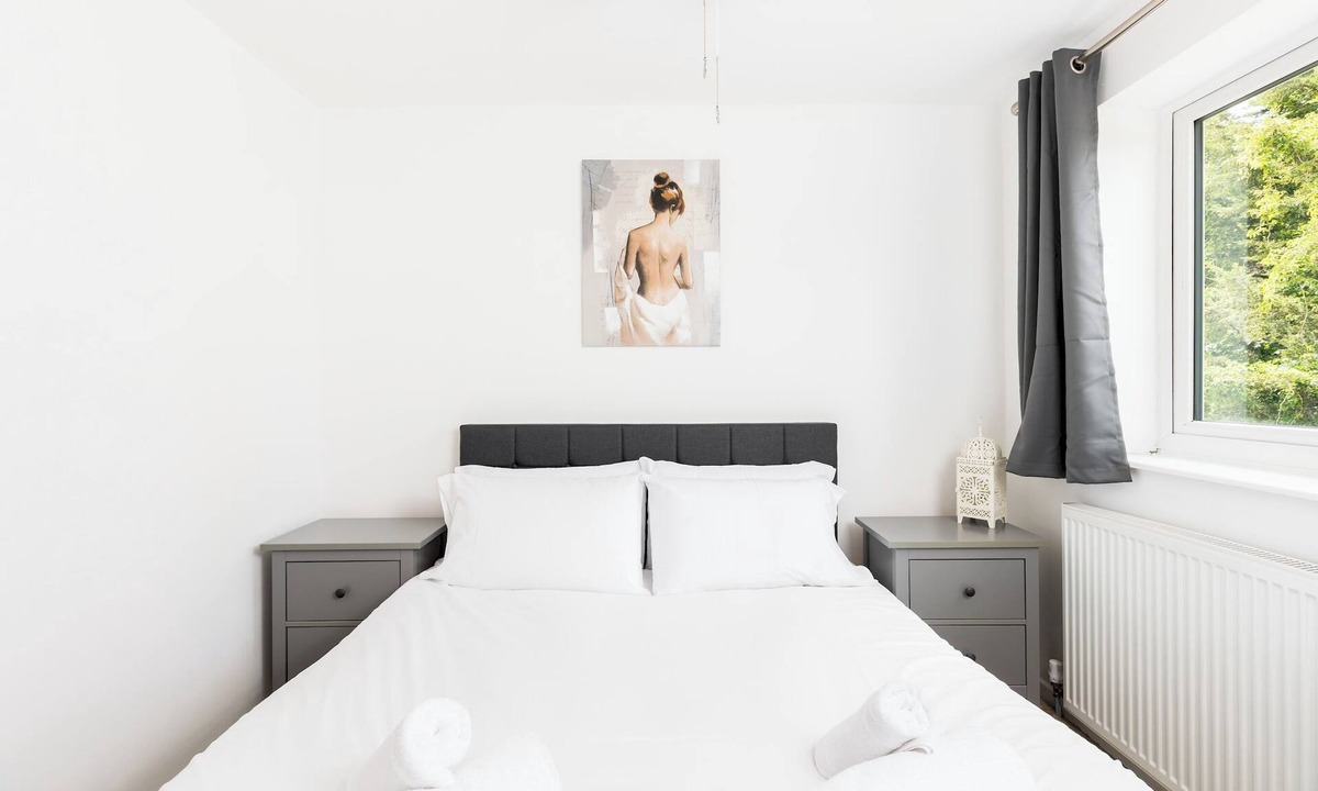 Royal Leamington Spa House | 2Bed Semi. Fast Wi-Fi & Parking, Leamington Spa - Pass the Keys
