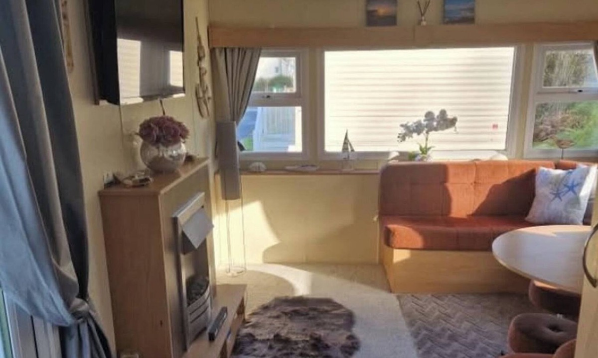 Borth Cabin | 3 Bed Caravan - Sleeps 6 - Pets - Parking - Wifi