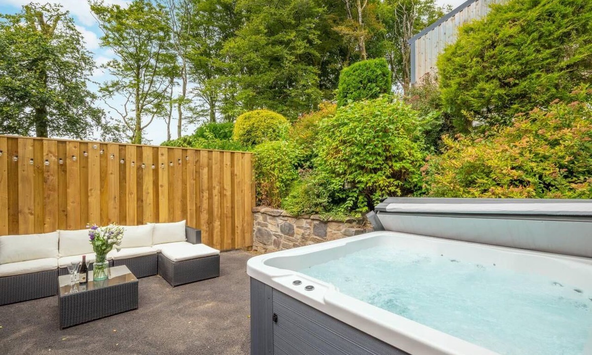 Bethania Cottage | 3 Bed in Aberaeron (oc-bow315)