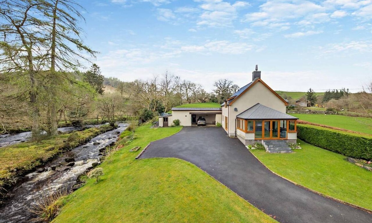 Llanuwchllyn Cottage | 3 Bed in Bala (oc-94600)