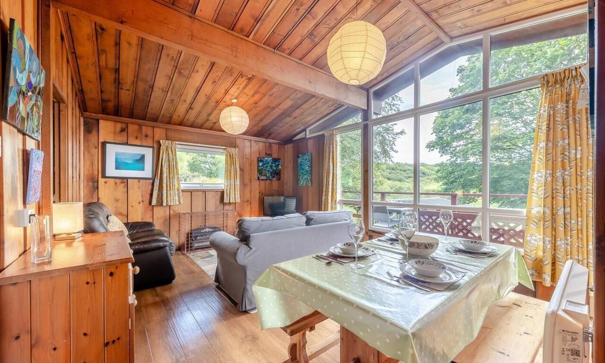 St Brides Ski Chalet | 3 Bed in Broad Haven (oc-wav604)