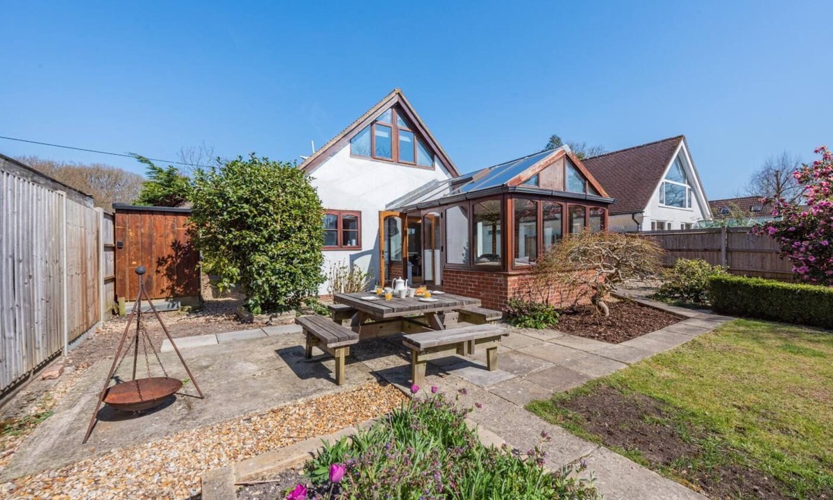 New Forest District Cottage | 3 Bed in Brockenhurst (oc-w30959)