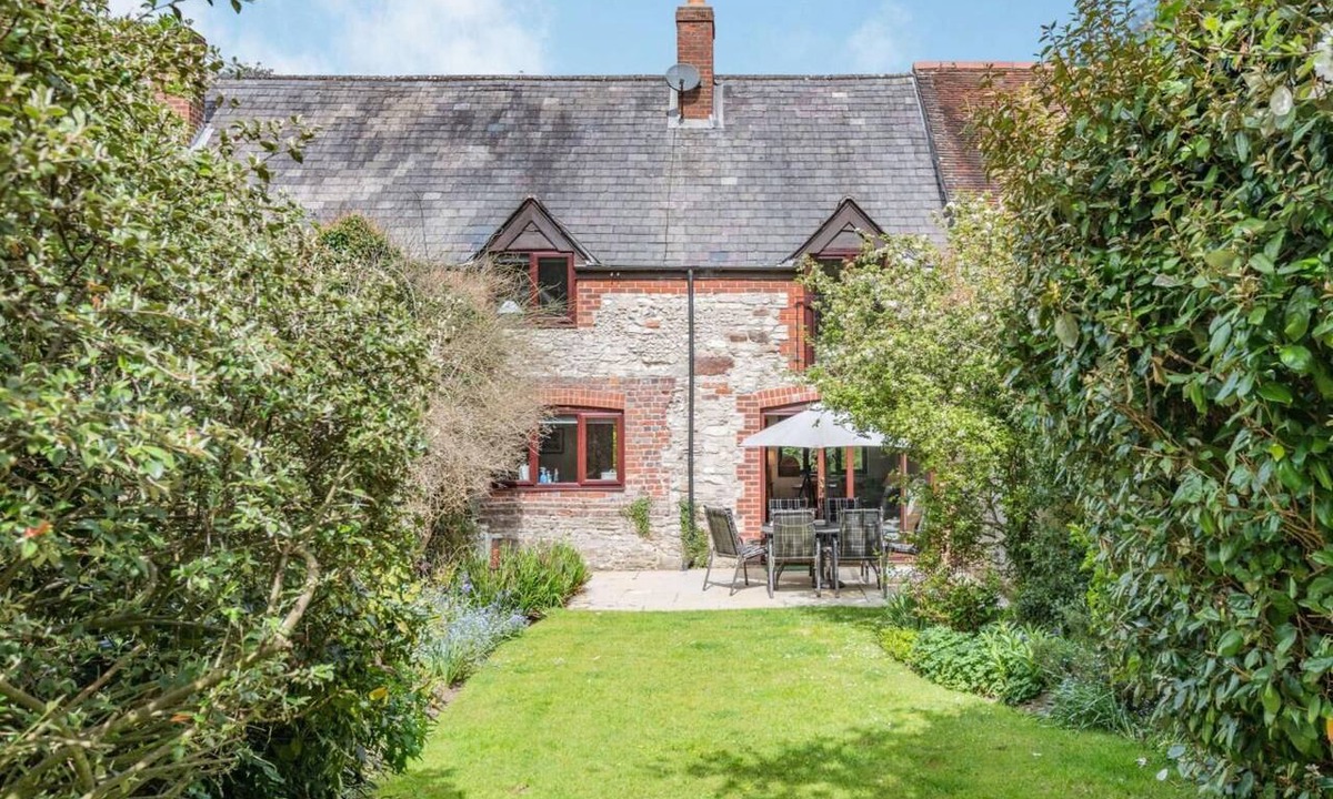 Winfrith Newburgh Cottage | 3 Bed in Dorchester (oc-dc108)