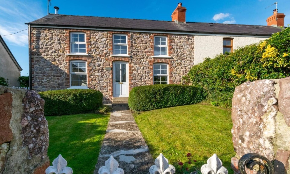 Llangennith Cottage | 3 Bed in Gower (oc-hh150)