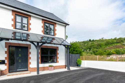 Llanfynydd House | 3 Bed in Llanfynydd oc-pw9215