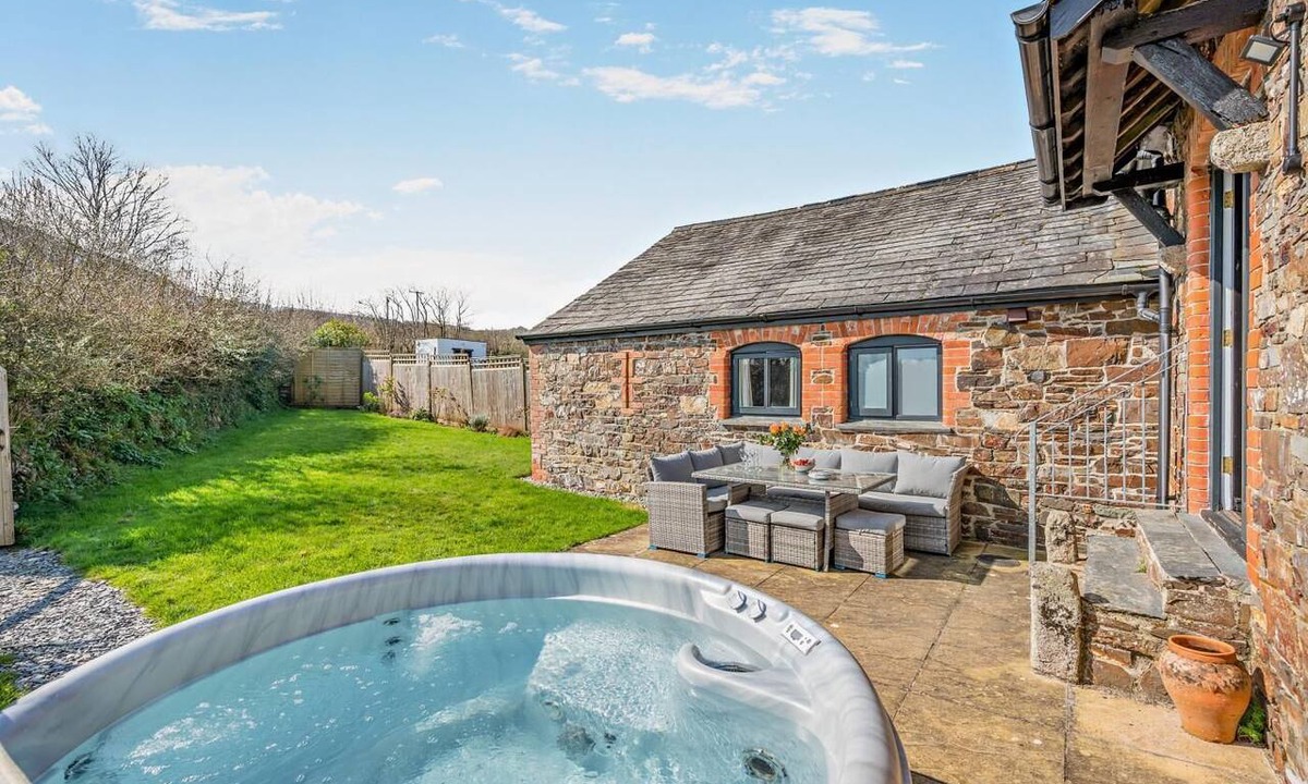Wainhouse Corner Cottage | 3 Bed in St. Gennys (oc-d34631)