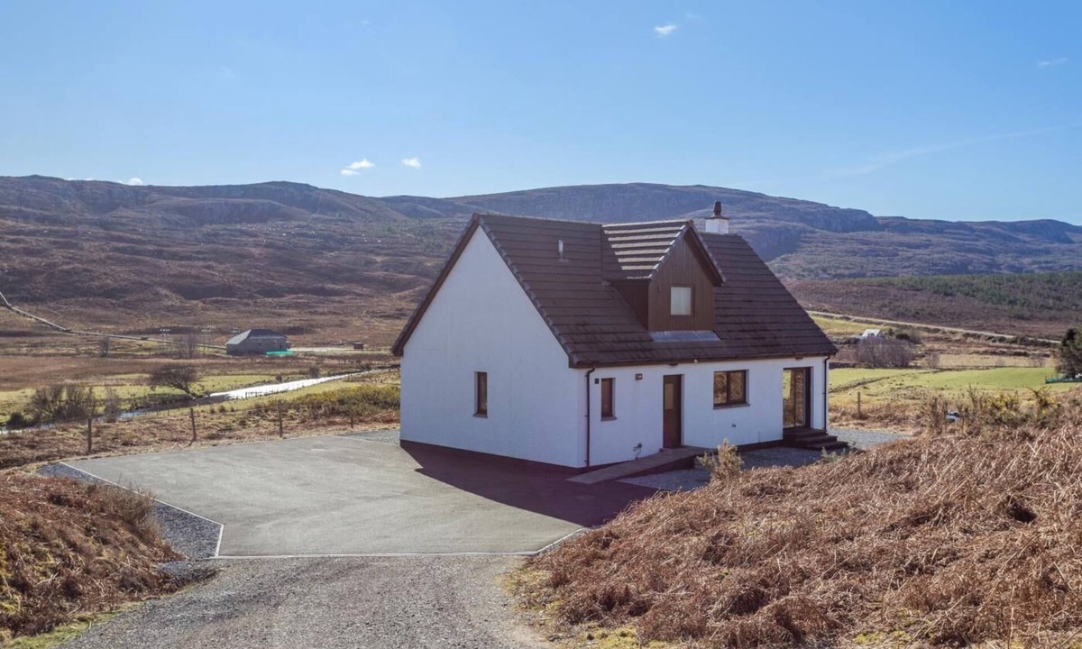 Ullapool Cottage | 3 Bed in Strathkanaird (oc-r30948)
