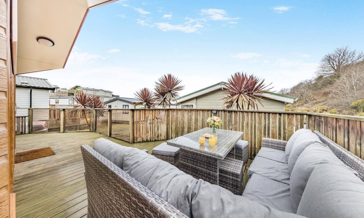 Tan-y-groes Ski Chalet | 3 Bed in Tresaith (oc-g34073)
