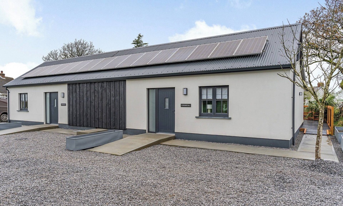 Whitland Cottage | 3 bedroom accommodation in Llanboidy