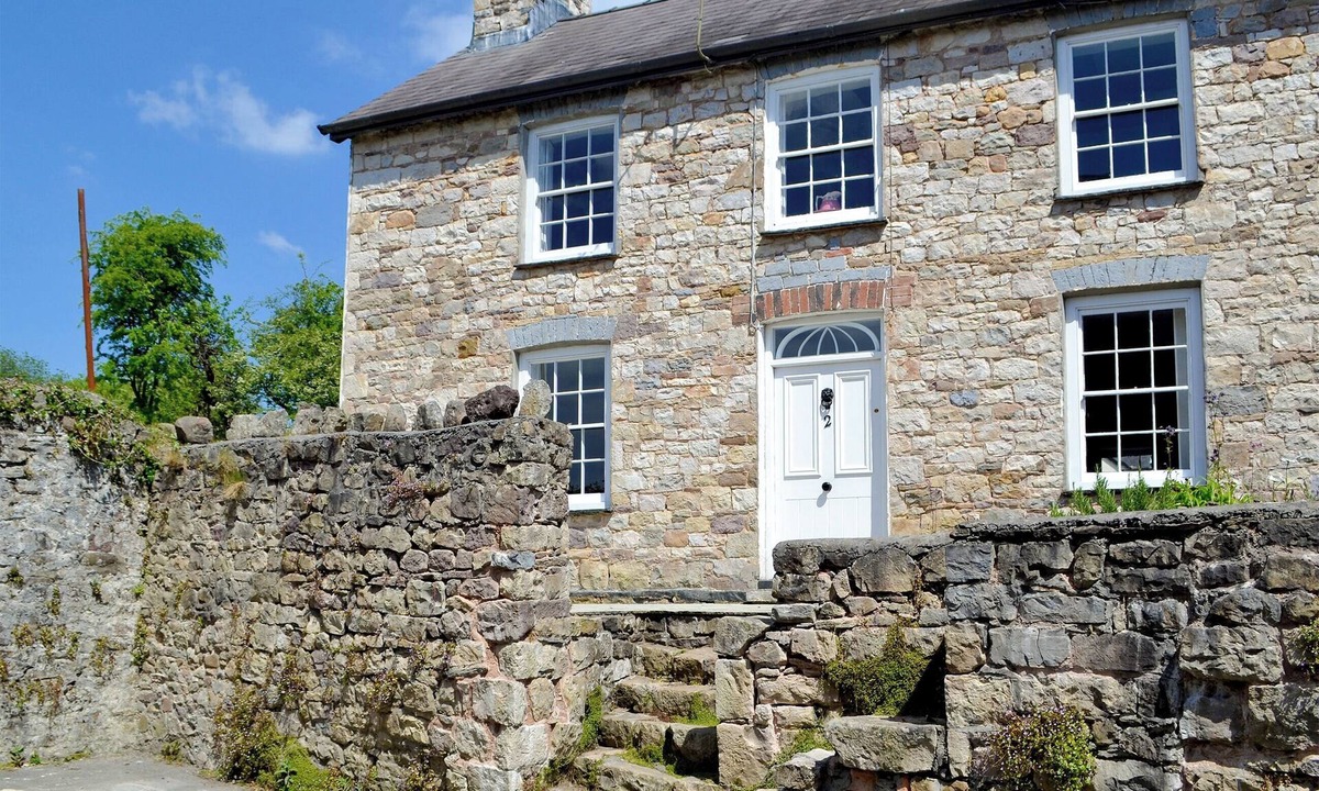 Pentre Gwenlais Cottage | 3 bedroom accommodation in Llandybie, near Llandeilo