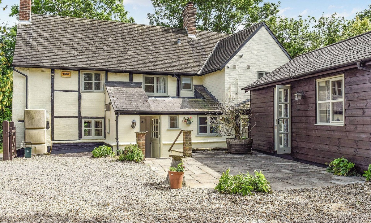 Padbury Cottage | 3 bedroom accommodation in Padbury, near Buckingham
