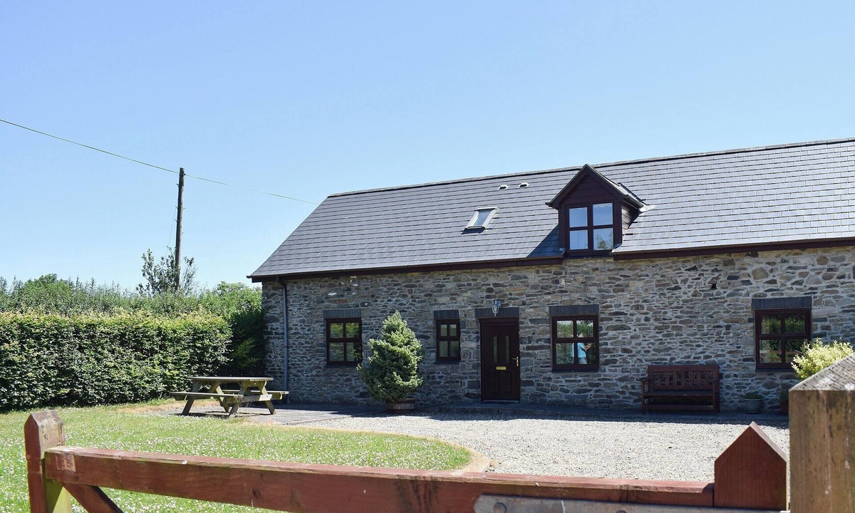 Llanon Cottage | 3 bedroom accommodation in Nebo, Aberaeron, Ceredigion