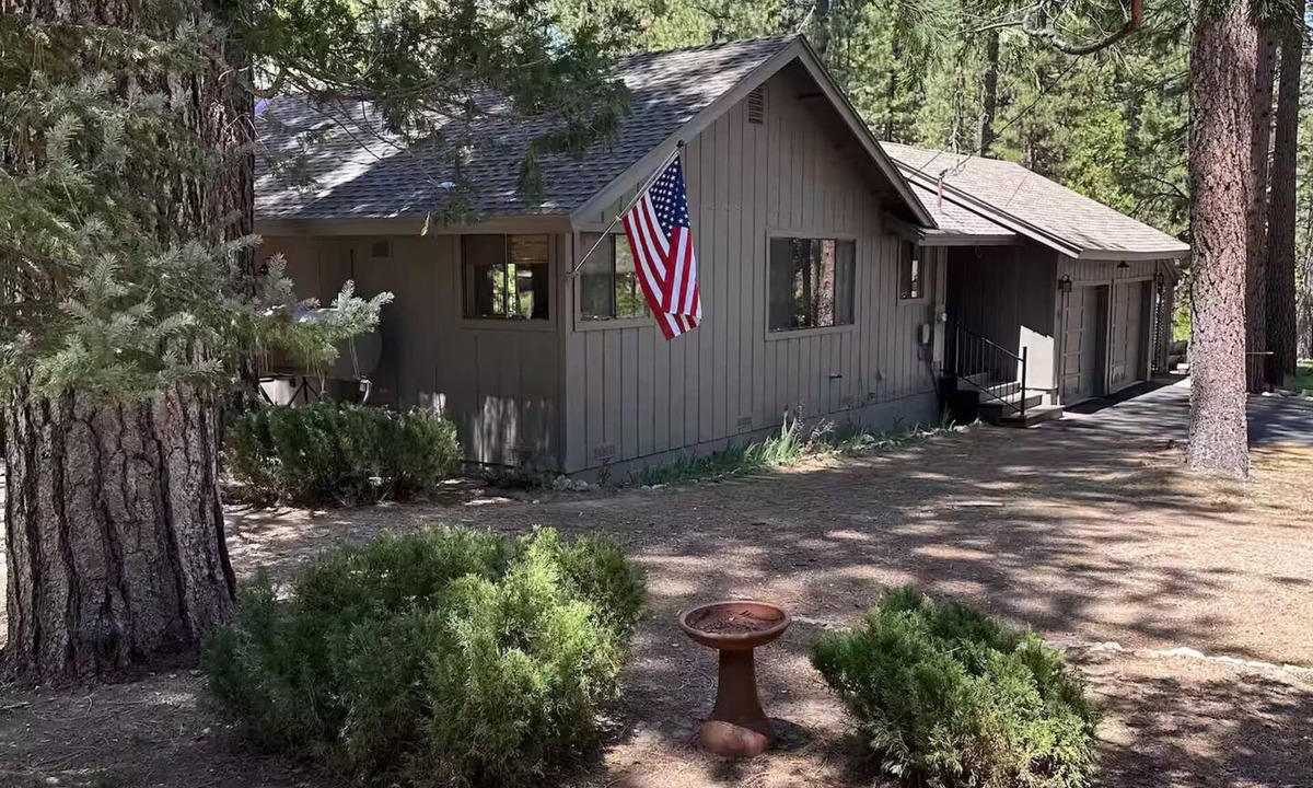 Graeagle Cabin | 3-bedroom cabin in Graeagle- Walk to town!