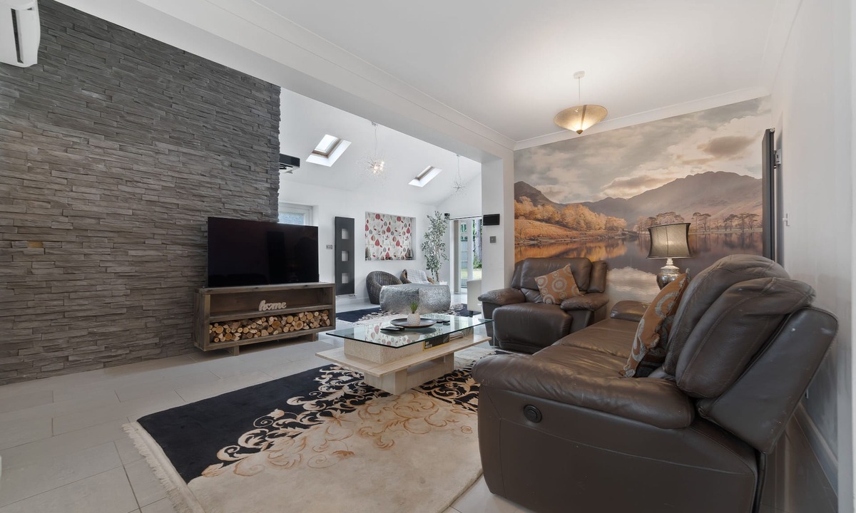 Sunningdale House | 3 Bedroom Spacious Bungalow Sunningdale Lodge Ascot Racecourse