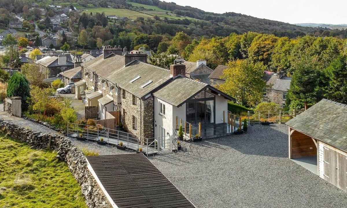 Backbarrow Cottage | 4 Bed in Backbarrow (oc-lr094)
